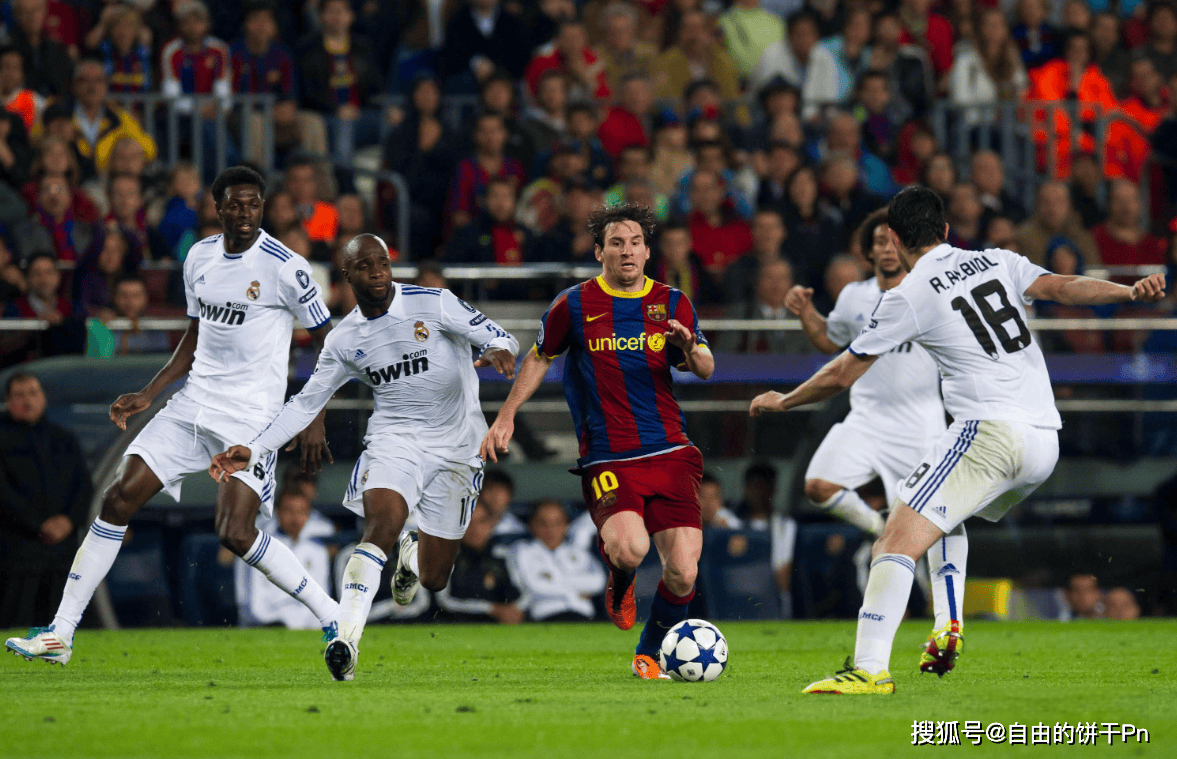 开云体育官网-巴塞罗那遭遇曼城逆袭，梅西独得一球难救主