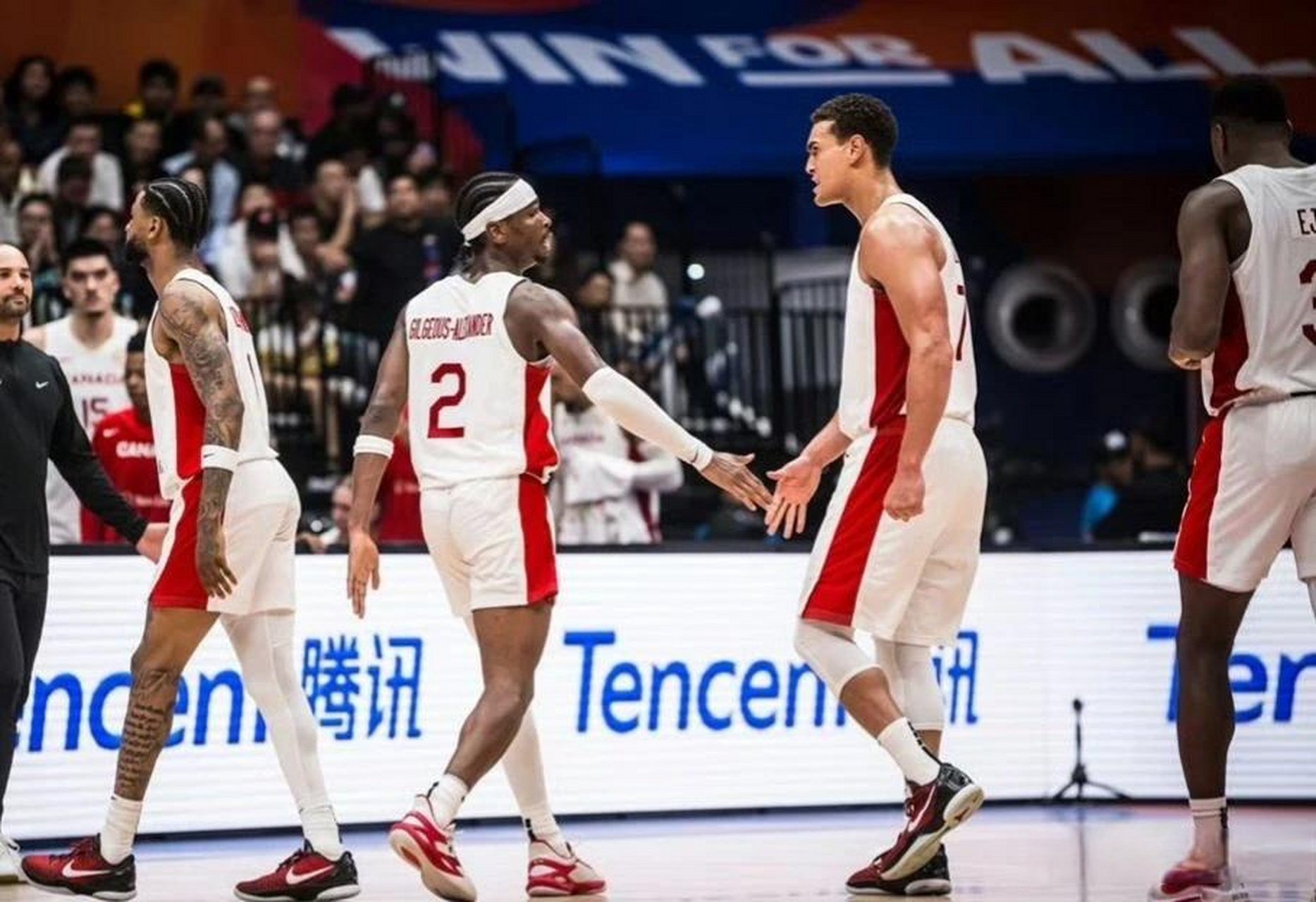 立陶宛队迎接与加拿大队的挑战,角逐激烈 立陶宛队迎接与加拿大队的挑战,角逐激烈