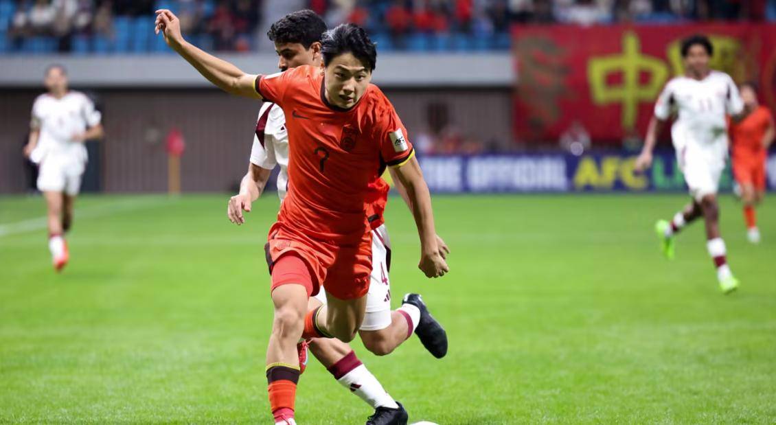 包含引爆赛场！亚洲足球极限对决现场火爆的词条