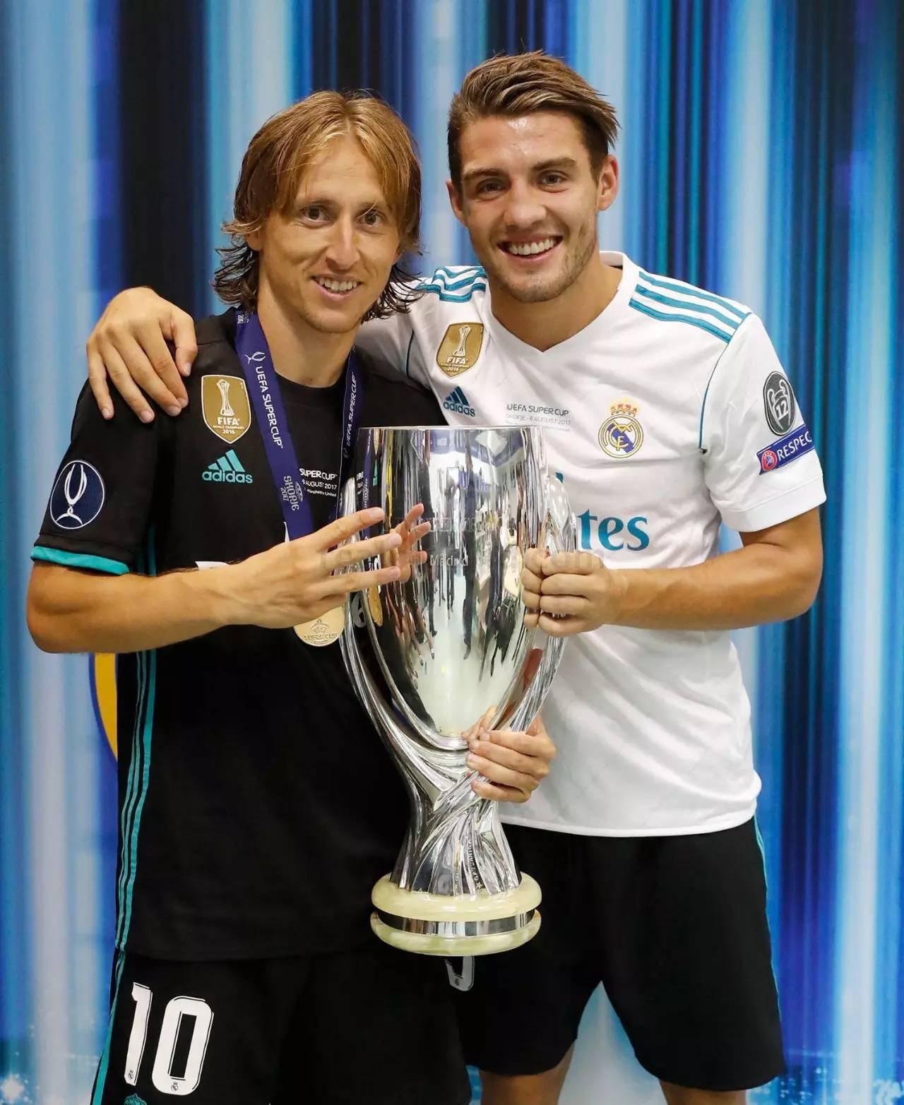 开云体育官方网站-卫冕冠军里昂队实力碾压对手，大胜收官