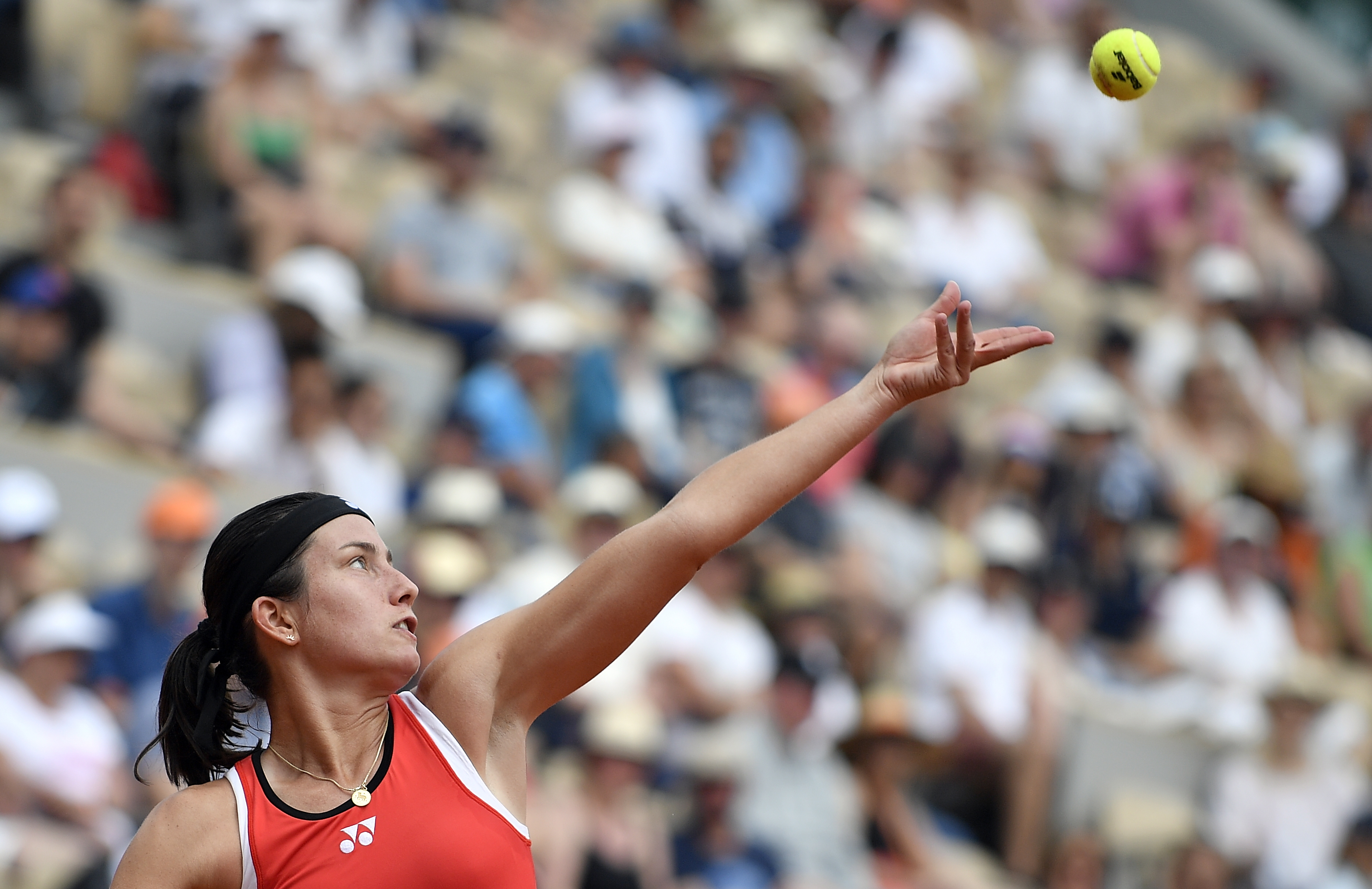 梅尔滕斯高难度头槌破门,里尔主场告捷的简单介绍 梅尔滕斯高难度头槌破门,里尔主场告捷的简单介绍