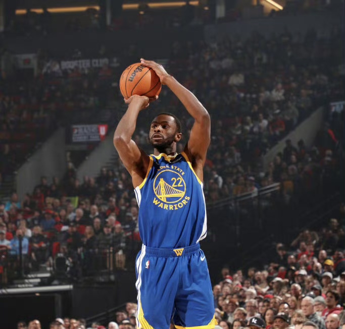 开云体育官网-包含精彩对攻,球员们奋力拼搏争取胜利的词条