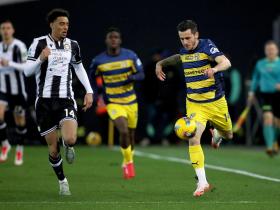 开云下载-包含帕尔马后防表现糟糕，或将对阵容进行调整的词条