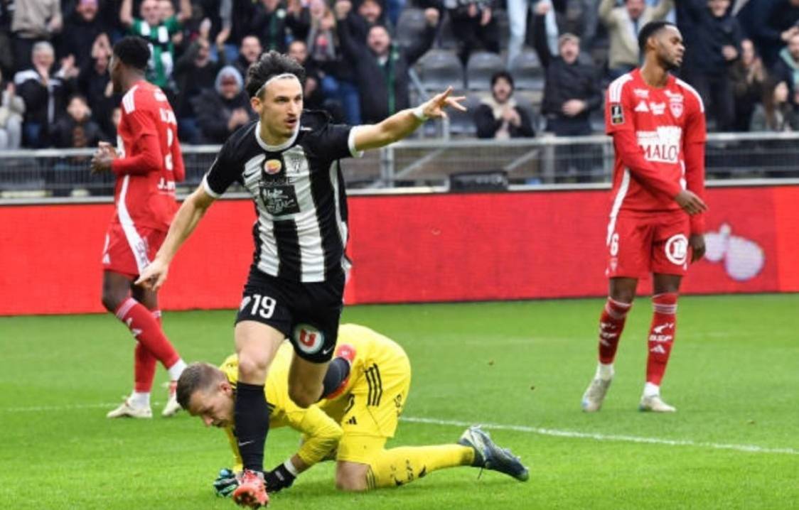 开云体育下载-包含里尔客场击败南特，继续领跑法甲积分榜的词条