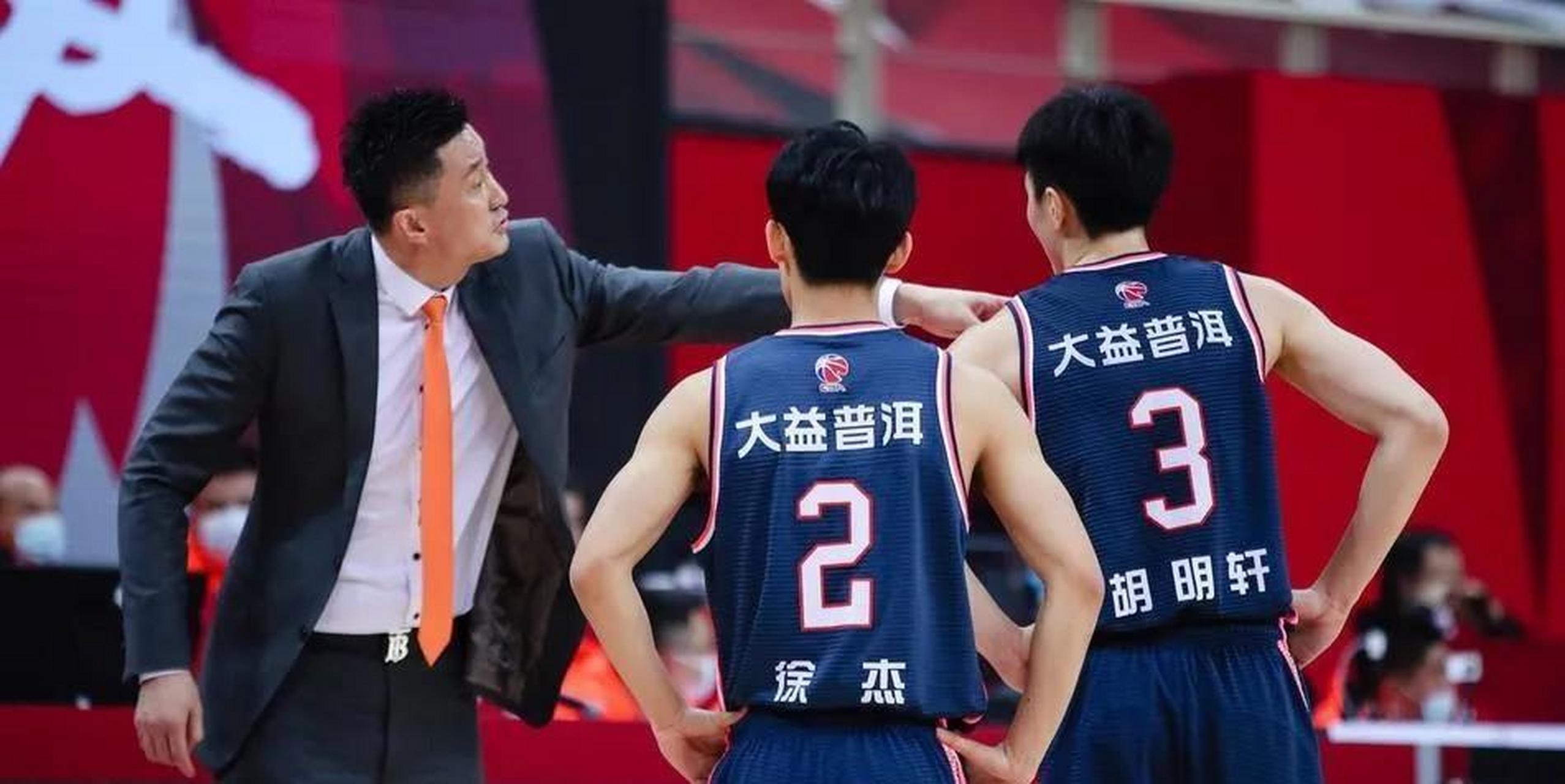 四川队在主场击败深圳队,稳居第三 四川队在主场击败深圳队,稳居第三