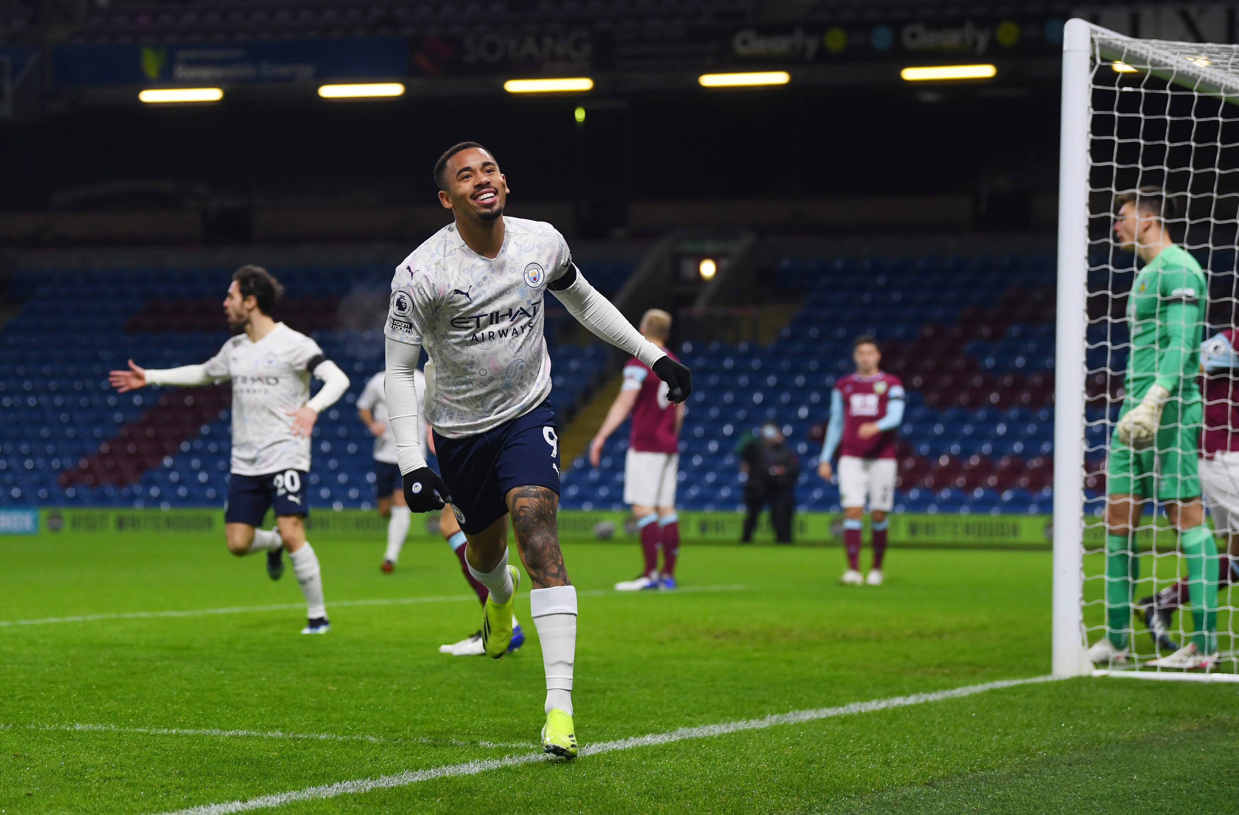 包含伯恩利在紧要关头取得关键胜利,士气大增的词条 包含伯恩利在紧要关头取得关键胜利,士气大增的词条