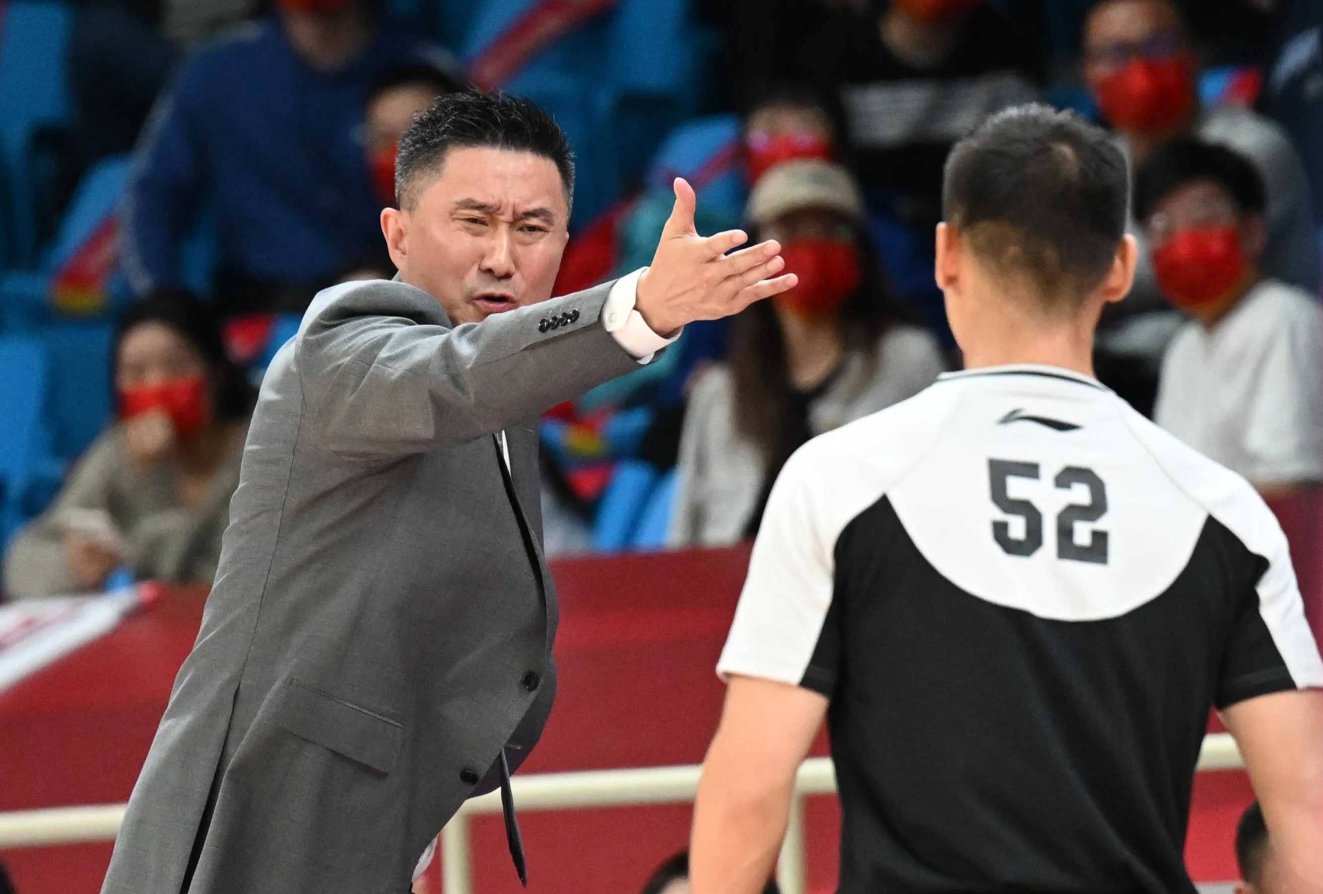 开云体育登录-辽粤大战如烽火重燃，两队的较量引发球迷激烈争议！的简单介绍