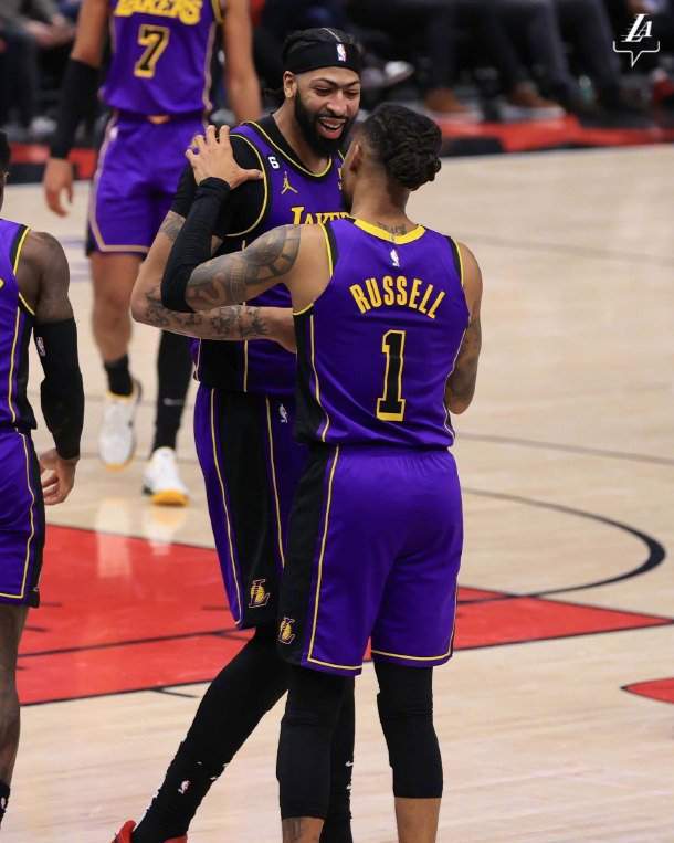 雄鹿堡球员集体爆发,大胜对手 雄鹿堡球员集体爆发,大胜对手