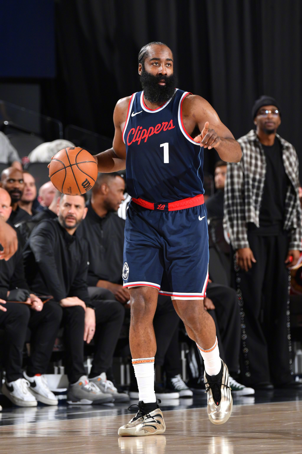 包含快船大胜掘金,莱昂纳德全场发挥稳健的词条 包含快船大胜掘金,莱昂纳德全场发挥稳健的词条