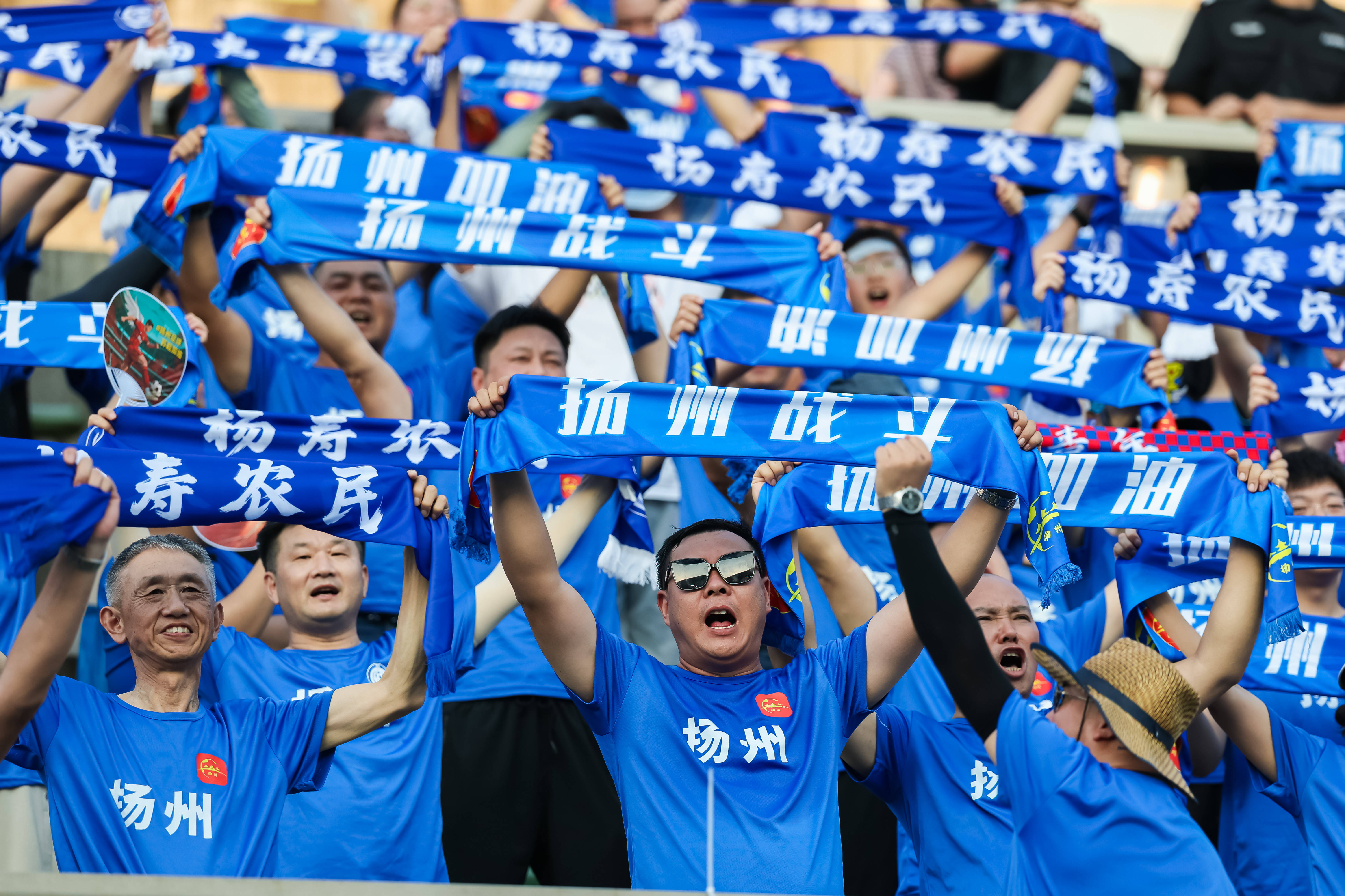 开云体育中国-比赛的胜负未定，球员们在场上的拼搏精神