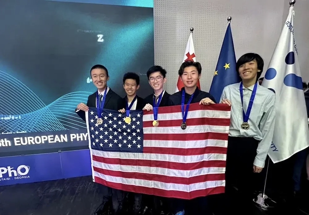 开云官网-加拿大队员崭露头角，斩获佳绩