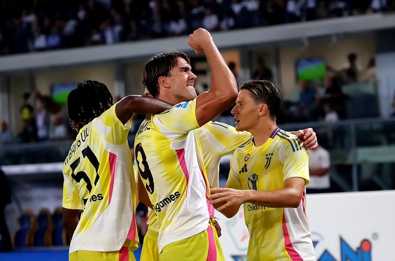 开云体育下载-尤文图斯队主教练与球员集体庆祝胜利的简单介绍