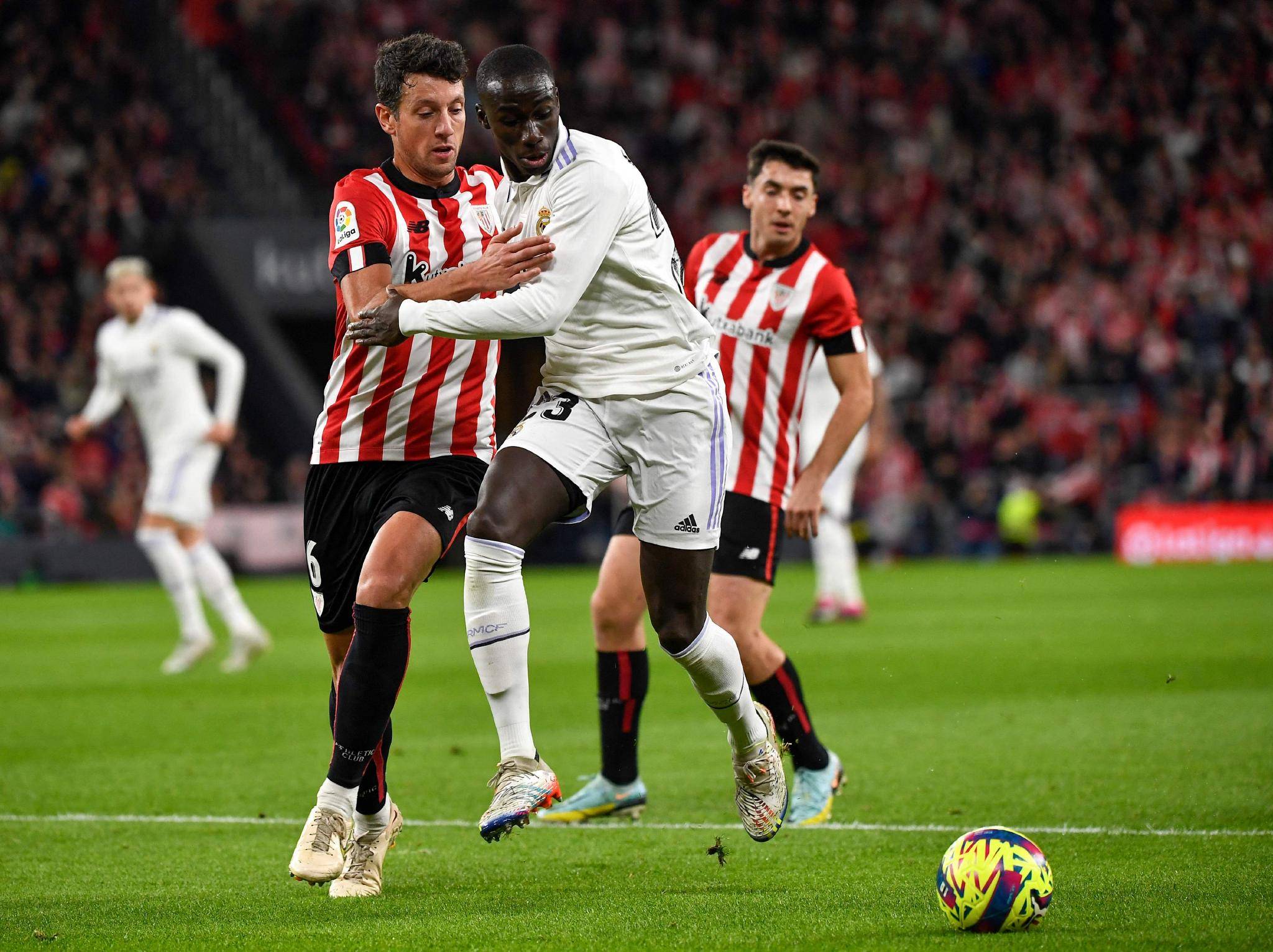 瓦伦西亚客场不敌毕尔巴鄂,遭遇失利 瓦伦西亚客场不敌毕尔巴鄂,遭遇失利