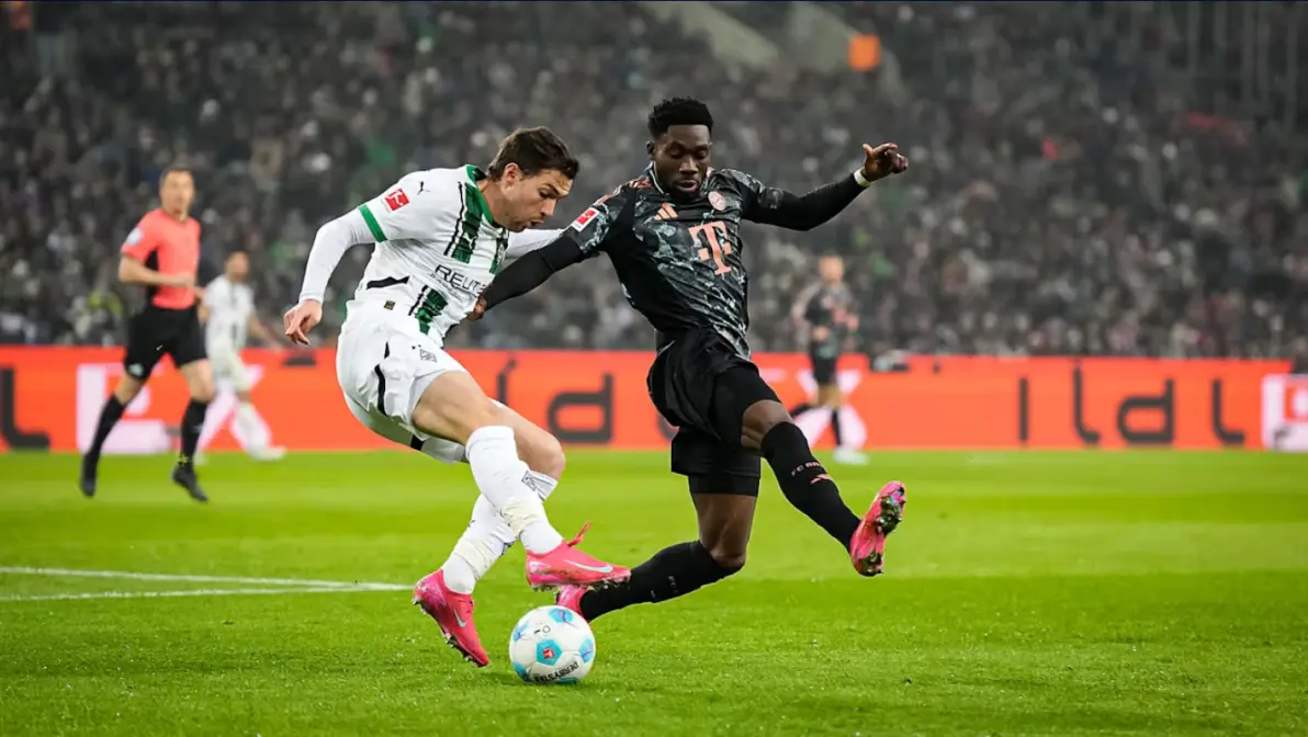 门兴格拉德巴赫在法甲赛场上夺冠 门兴格拉德巴赫在法甲赛场上夺冠