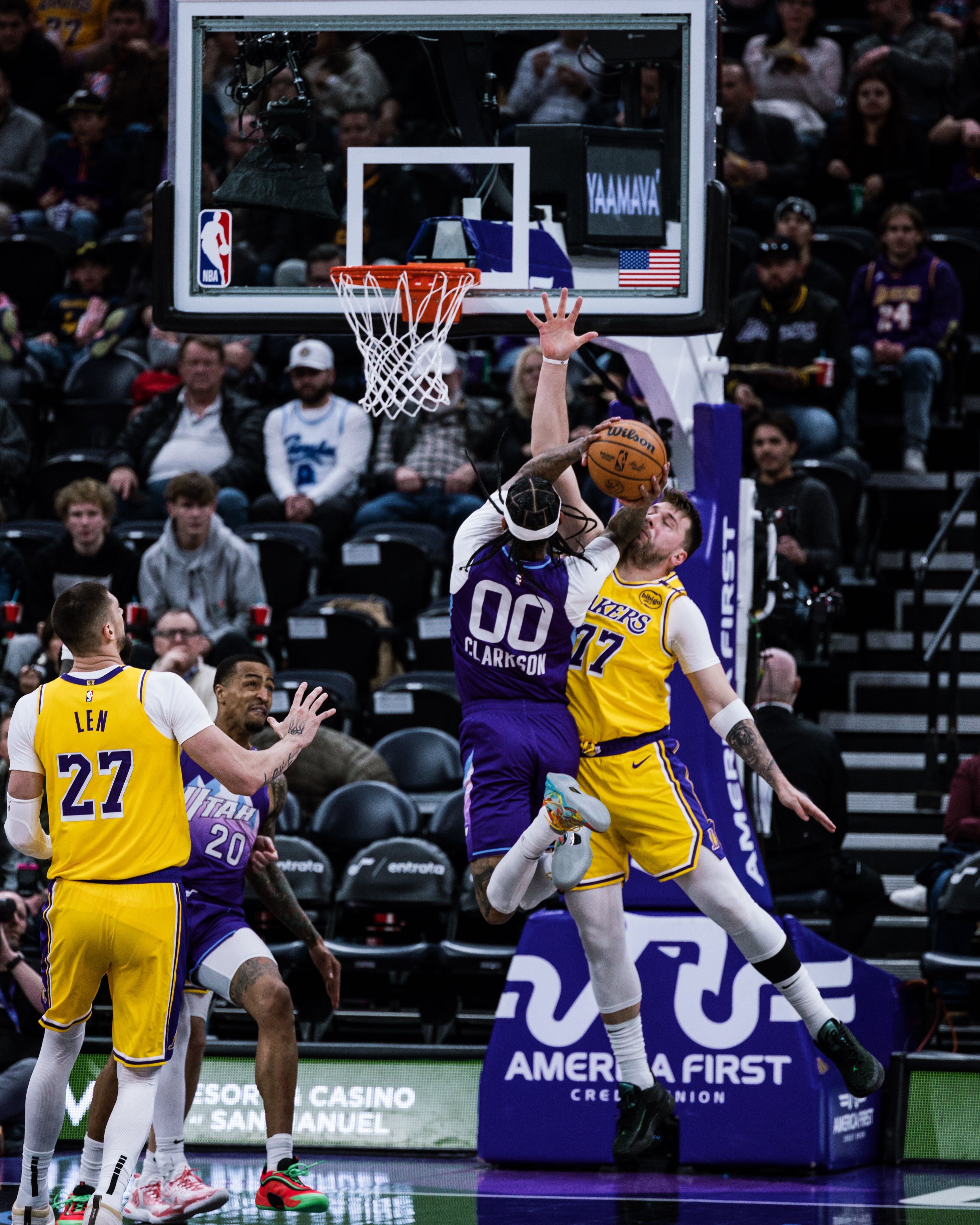 开云体育登录-爵士队遭遇困境，球队整体精神不振的简单介绍