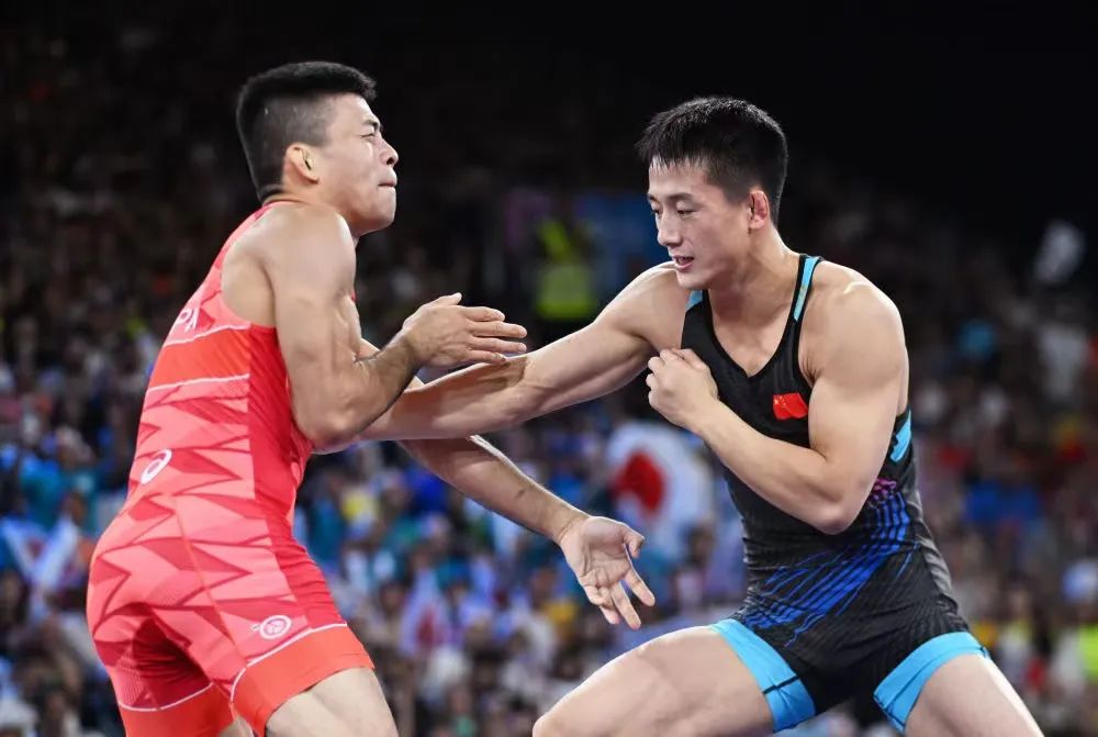 意大利选手在跳水比赛中摘得桂冠 意大利选手在跳水比赛中摘得桂冠