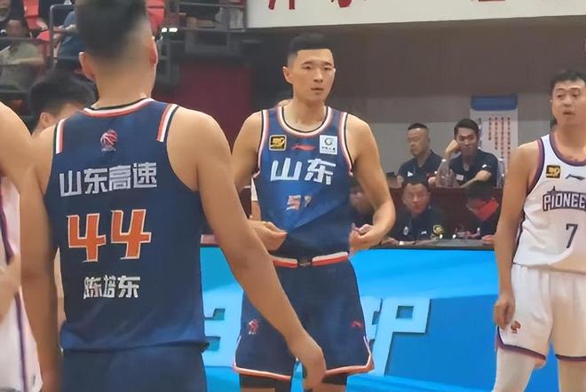 开云官网-山东男篮反败为胜，成功扭转战局