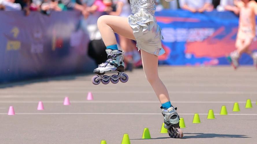 开云体育平台APP-轮滑选手飘逸表演精湛技艺让人赞叹不已的简单介绍