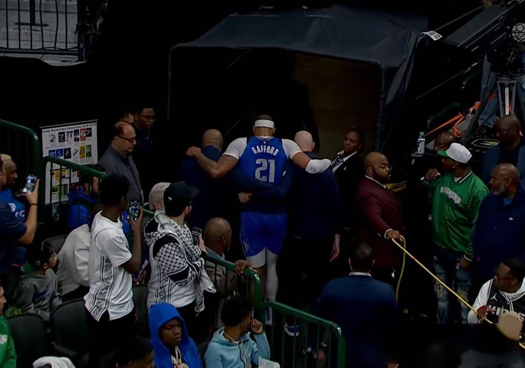 关于开拓者不敌独行侠再遭重创的信息 关于开拓者不敌独行侠再遭重创的信息