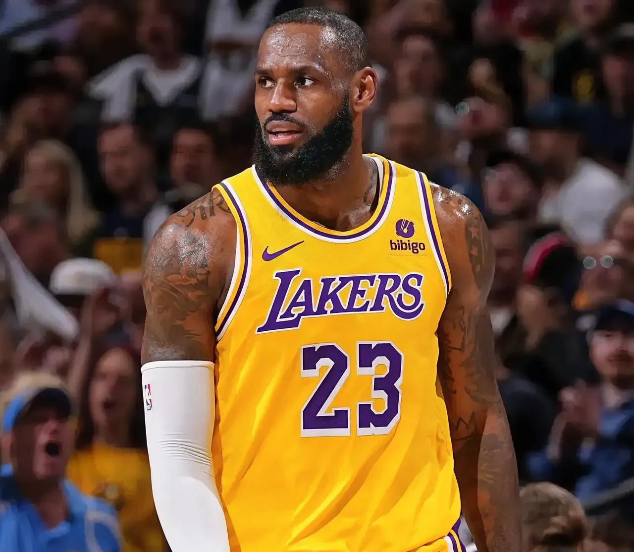 湖人力克雷霆,詹姆斯砍下37分的简单介绍 湖人力克雷霆,詹姆斯砍下37分的简单介绍