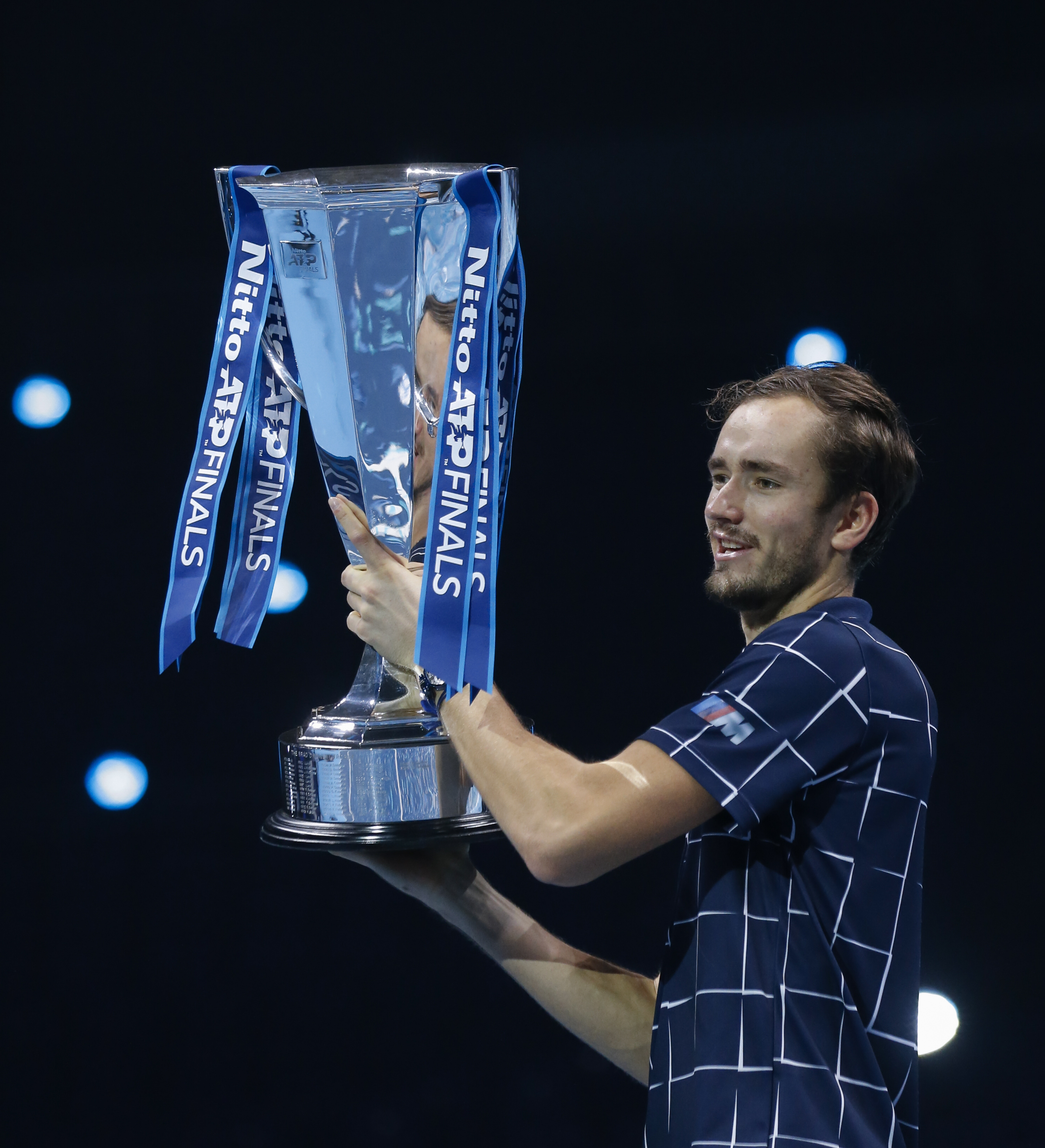 开云官网-包含意大利网球队力克德国网球队,梅德韦杰夫惊艳世界的词条