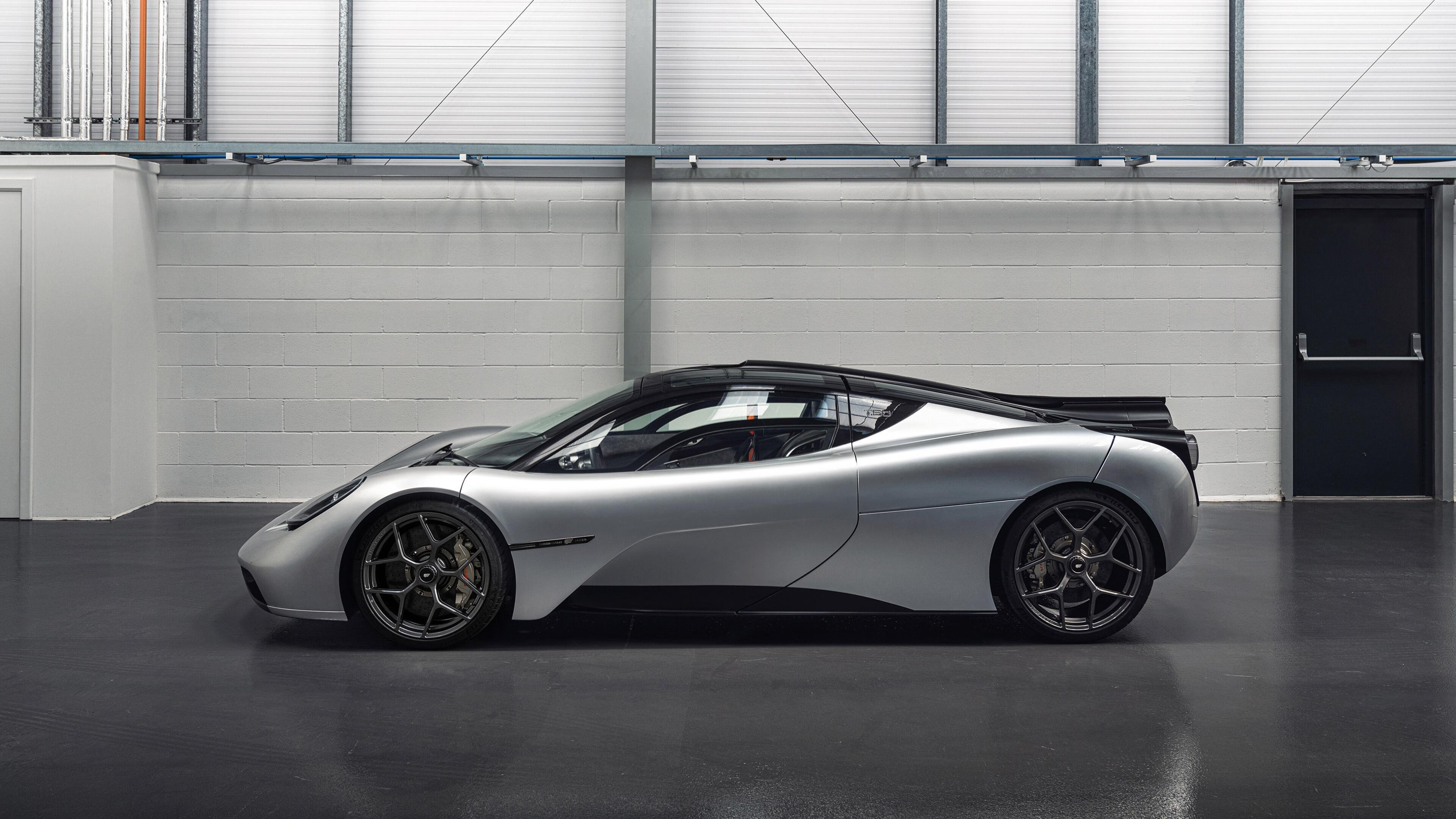 开云体育平台APP-冰与火之歌,爱德华兹的狂飙与猛龙的战术围城,当代篮球的两种极致美学